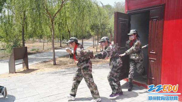 学生通过演练 学生通过演练