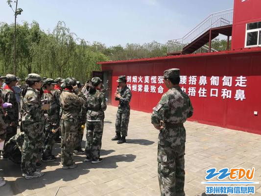 教官再次强调注意事项 教官再次强调注意事项