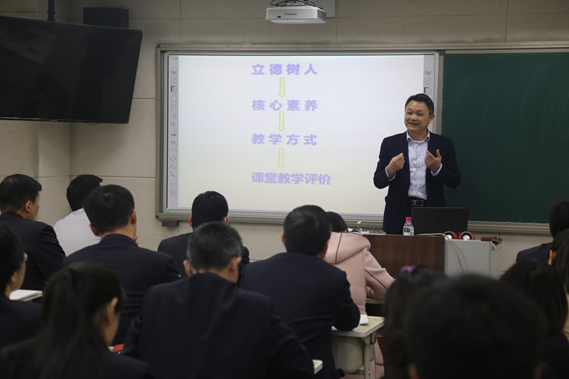 教育系统名师工作室(孙琪斌数学工作室)主持人,上海市特级教师孙琪斌