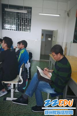 语文教研员朱建军老师进班听课 语文教研员朱建军老师进班听课