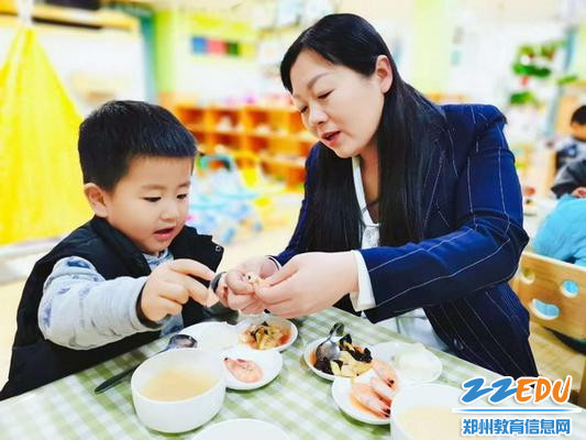 园长陪餐_调整大小 园长陪餐_调整大小