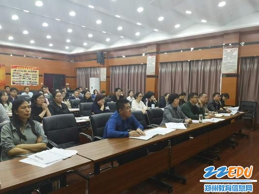 我校高一年级教师认真听讲 我校高一年级教师认真听讲