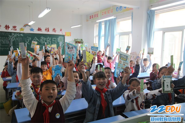 学生献出自己的一份爱心 学生献出自己的一份爱心