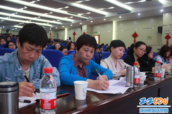 各区县教研员聆听交流_调整大小 各区县教研员聆听交流_调整大小