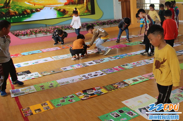 孩子们正在欣赏美丽而又富有创意的春天图_调整大小 孩子们正在欣赏美丽而又富有创意的春天图_调整大小