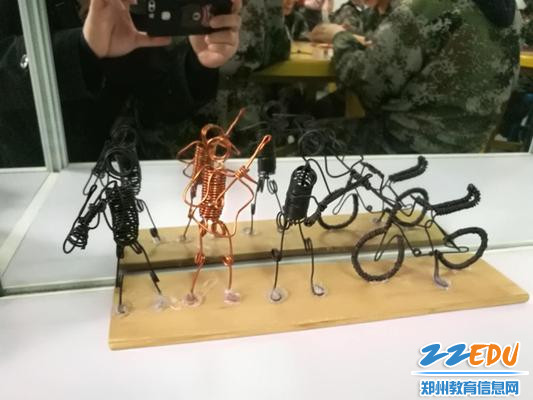 同学们的金属丝工艺作品_副本 同学们的金属丝工艺作品_副本
