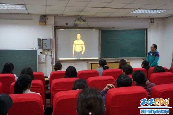 2家长们观看视频 2家长们观看视频