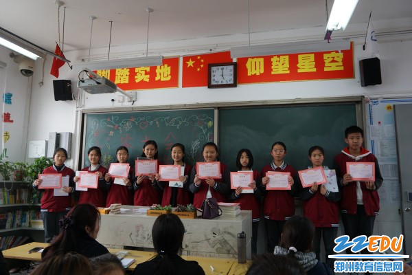 5进步生合影留念 5进步生合影留念