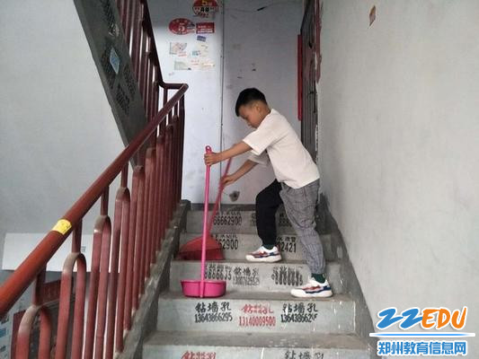 帮助打扫公共卫生_调整大小 帮助打扫公共卫生_调整大小