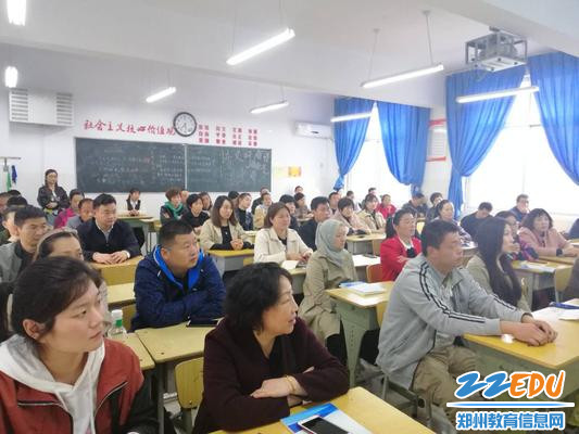 全体家长认真聆听 全体家长认真聆听