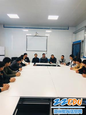 1.汽修专业组组长罗如主持会议 1.汽修专业组组长罗如主持会议