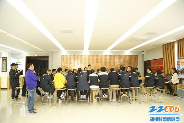 名家助阵 郑州二中小微电影人追逐梦想更有底