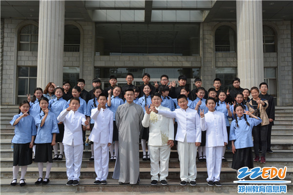 师生合影留念 师生合影留念