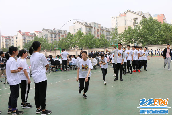 5.初中生的跳大绳 5.初中生的跳大绳