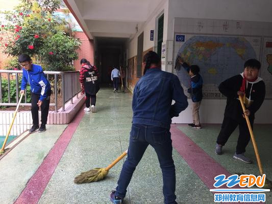 2019.4.29惠济区江山路第一小学高年级开展“迎五一”劳动最光荣卫生大扫除活动1_调整大小 2019.4.29惠济区江山路第一小学高年级开展“迎五一”劳动最光荣卫生大扫除活动1_调整大小