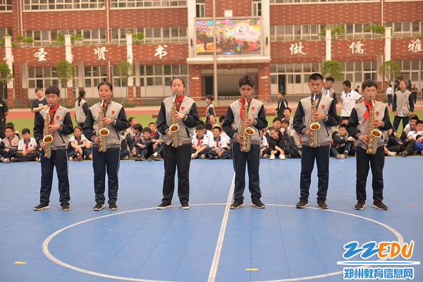 13萨克斯社团展示 13萨克斯社团展示