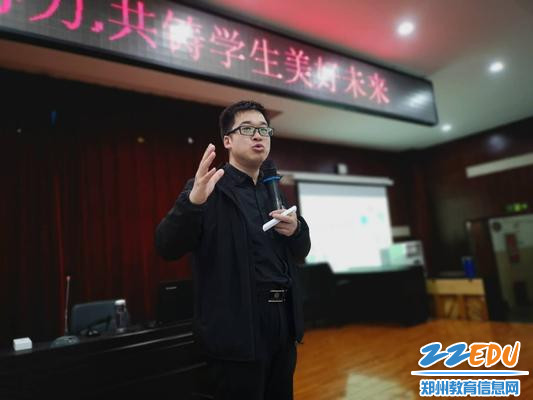 王海勇老师进行家庭教育专题讲座 王海勇老师进行家庭教育专题讲座