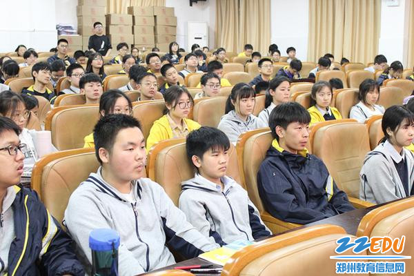 如何传承五四精神 郑州二中学子有话说