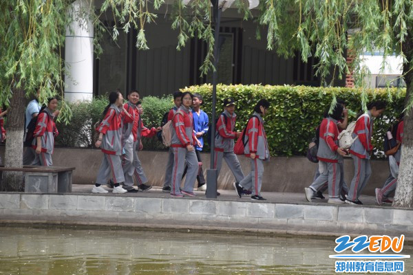 9参观美丽的高中部 9参观美丽的高中部