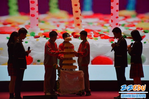 11大家一起过十四岁集体生日 11大家一起过十四岁集体生日