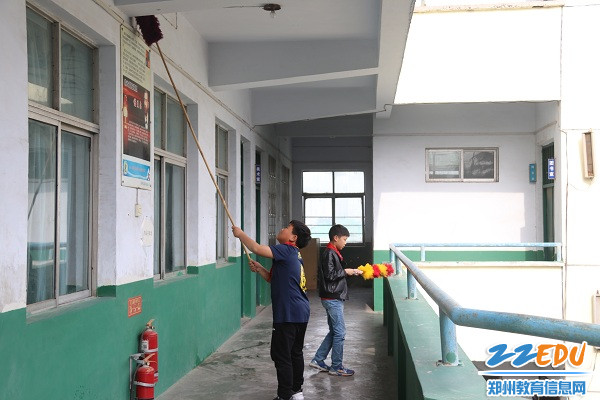 9齐心协力大扫除 9齐心协力大扫除