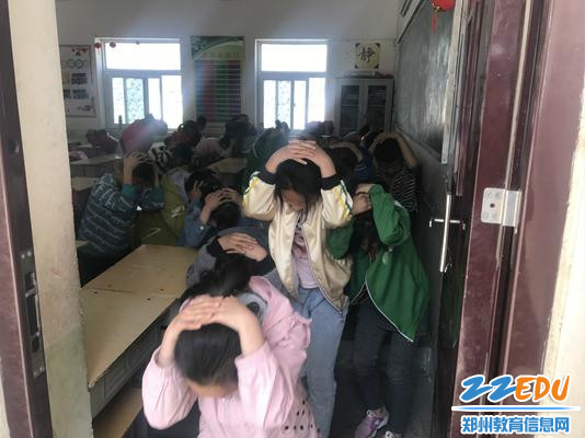 四二班学生逃离教室