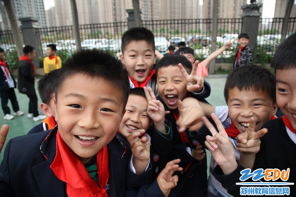 比一比谁笑的开心 比一比谁笑的开心