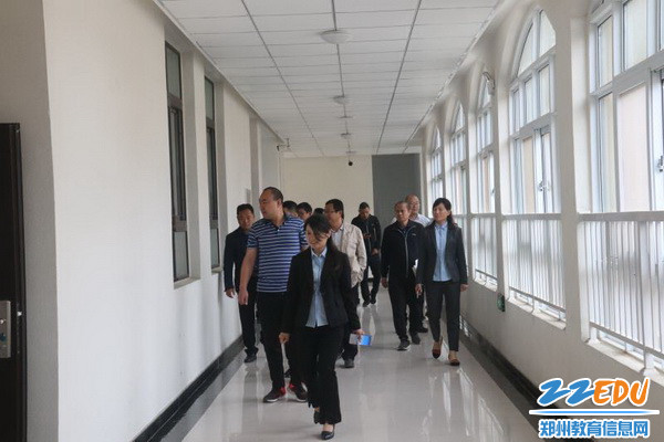 参观绿源实验小学_调整大小 参观绿源实验小学_调整大小