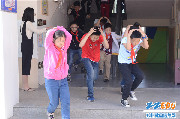 迅速撤离 迅速撤离