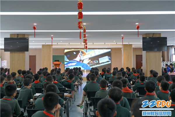 4、观看“地铁运行”视频 4、观看“地铁运行”视频