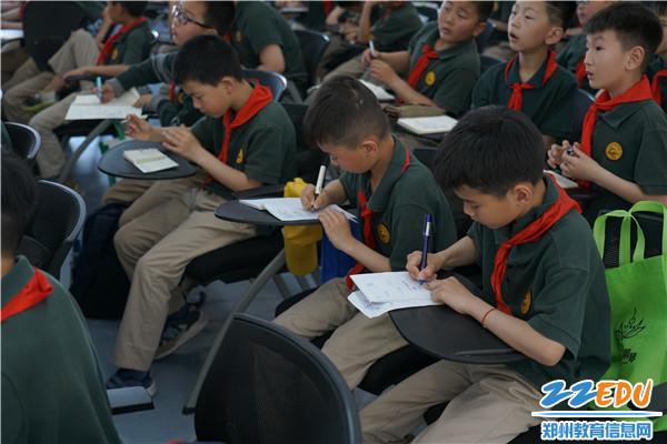 6、认真记录的学生 6、认真记录的学生