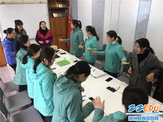 1.郑州市教工幼儿园保教主任王向青组织召开模拟教学比赛前的动员会