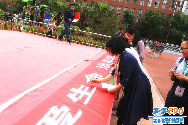 3、刘校长等教师代表签字_副本 3、刘校长等教师代表签字_副本