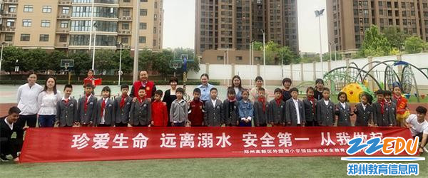 8.签字教师和学生代表合影_副本 8.签字教师和学生代表合影_副本