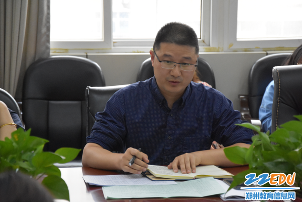 孙青山副校长为老师们提出建设性意见 孙青山副校长为老师们提出建设性意见