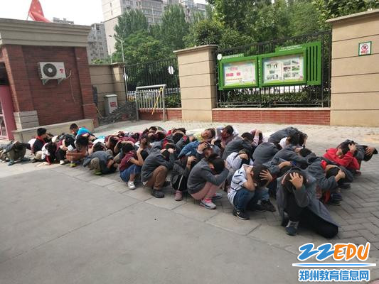 4.远离建筑物,躲在开阔地_副本 4.远离建筑物,躲在开阔地_副本