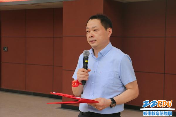 5.2019届家长代表倪靳博的父亲发言 5.2019届家长代表倪靳博的父亲发言