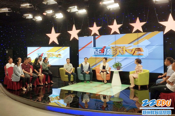 三位老师就家长们关心的问题进行面对面地解答3 三位老师就家长们关心的问题进行面对面地解答3