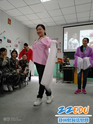 老师们精心准备戏曲表演 老师们精心准备戏曲表演