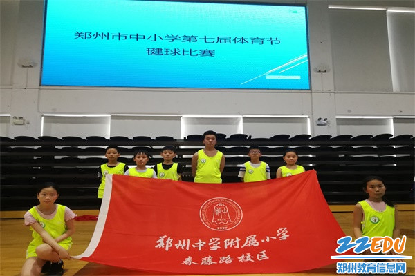 4 队员们的赛后合影 4 队员们的赛后合影