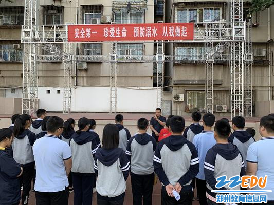 副校长狄雷刚对学生安全委员提要求_副本 副校长狄雷刚对学生安全委员提要求_副本