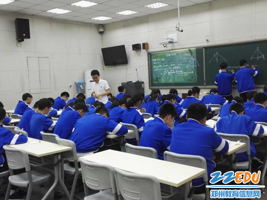 学生演板中 学生演板中