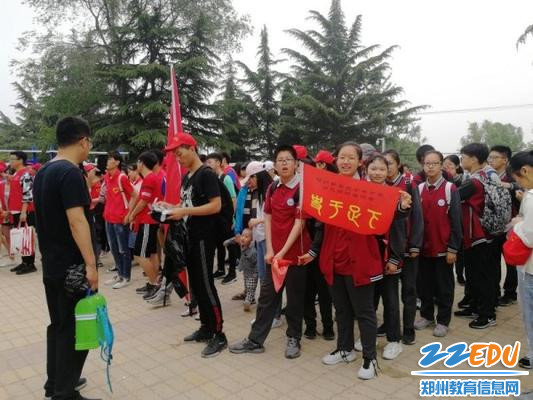 1同学们与爱心联盟志愿者联合会”一起参与环保志愿者“爱护母亲河”主题活动 1同学们与爱心联盟志愿者联合会”一起参与环保志愿者“爱护母亲河”主题活动