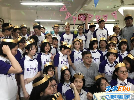 1.孩子们共同庆祝14岁 1.孩子们共同庆祝14岁