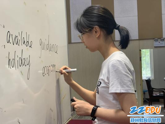 快速写下耳语传来的单词 快速写下耳语传来的单词