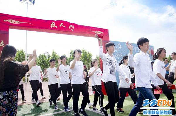 学生走过成人门1