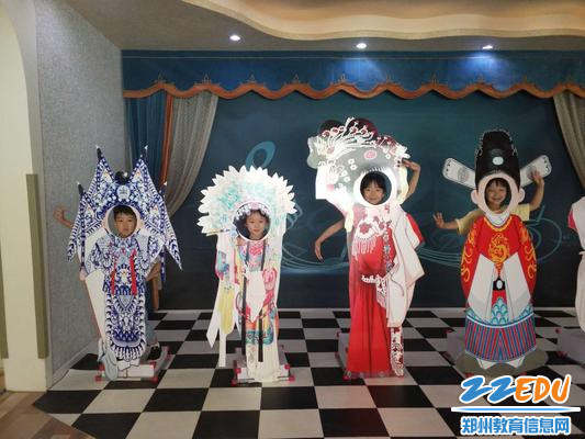 活灵活现的戏曲小演员 活灵活现的戏曲小演员