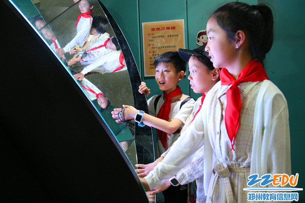 有趣的变色三角镜 有趣的变色三角镜