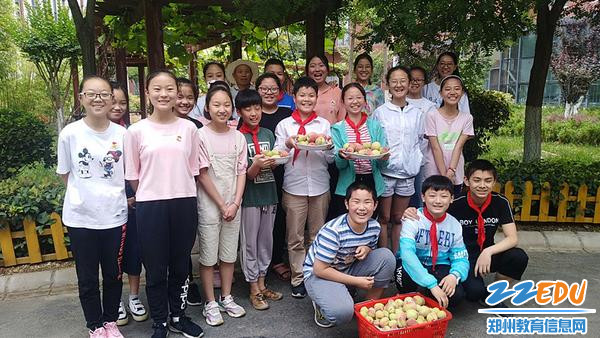 桃园收获好兴奋_副本 桃园收获好兴奋_副本