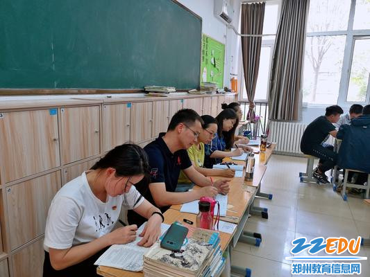 03调研员及老师听课 03调研员及老师听课